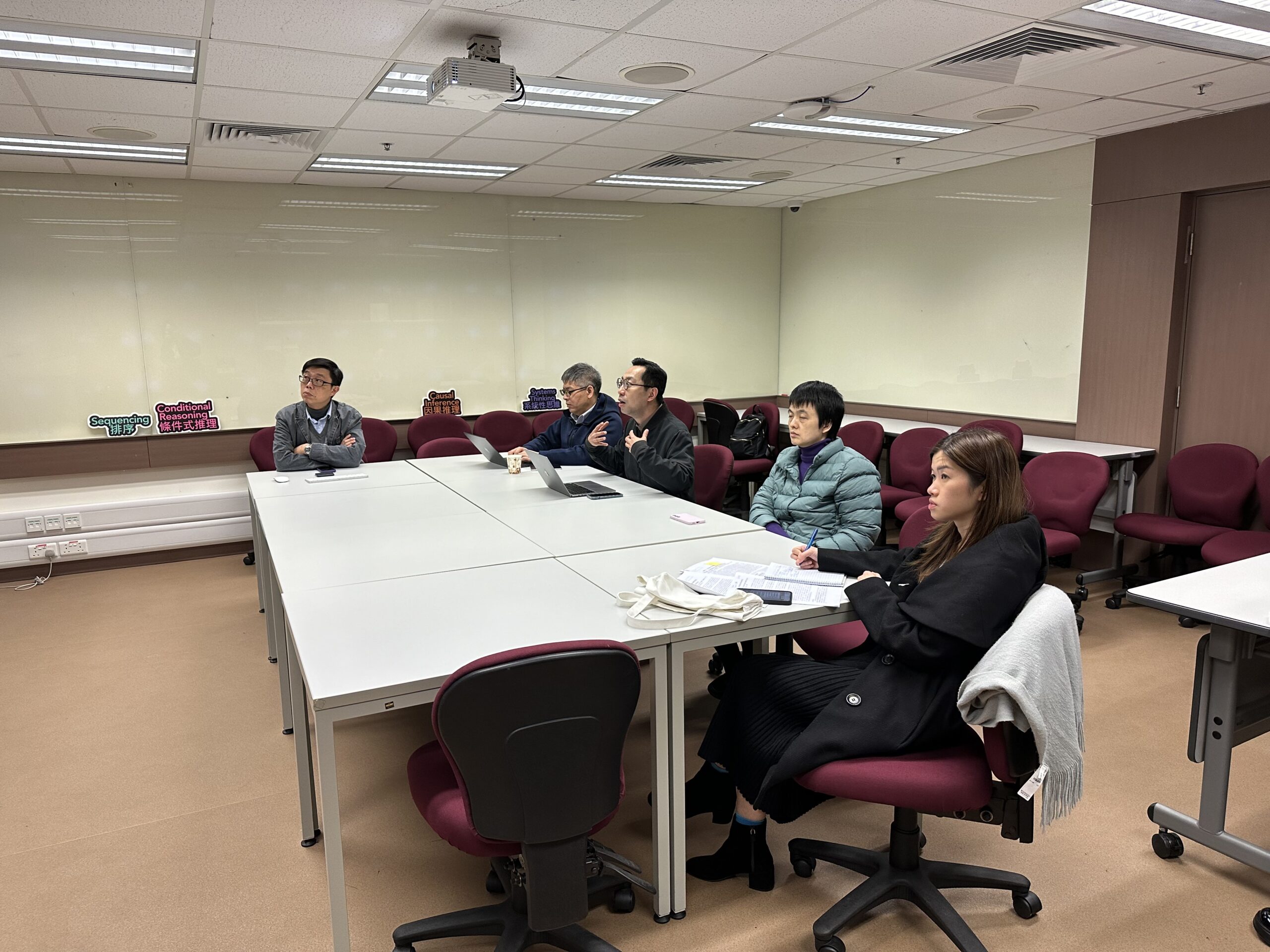 推進共建「香港教育大學—華東師範大學人工智能教育中心」